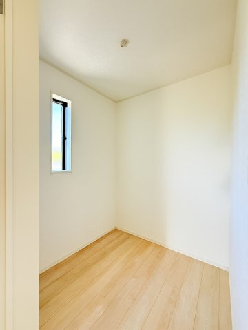 つくば市若森第1　新築戸建　1号棟の収納|普段使いのお洋服や小物はもちろん、季節物のお洋服などもしっかりと整理整頓おしまい頂けます。居室空間をより広く隅々までお使いいただけますね。