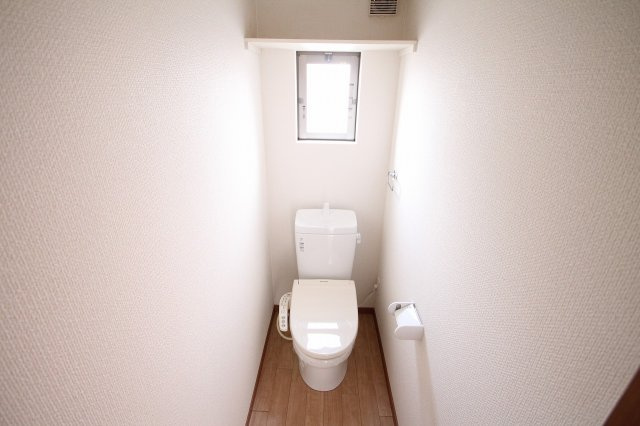 【トイレ】 | ＣＬＡＩＲ咲 Ｂ | 落ち着いたトイレです