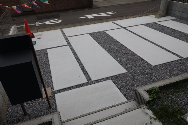《仲介手数料無料》越谷市弥栄町４丁目1-137新築一戸建てグラファーレの駐車場