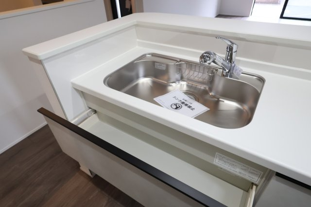 《仲介手数料無料》越谷市弥栄町４丁目1-137新築一戸建てグラファーレのキッチン