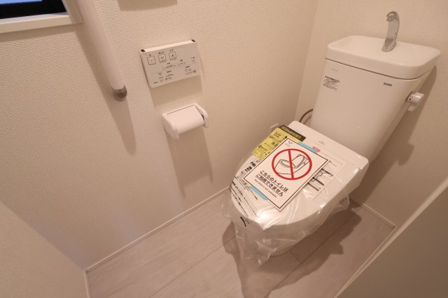 《仲介手数料無料》越谷市弥栄町４丁目1-137新築一戸建てグラファーレのトイレ