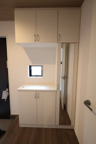 《仲介手数料無料》越谷市弥栄町４丁目1-137新築一戸建てグラファーレの玄関