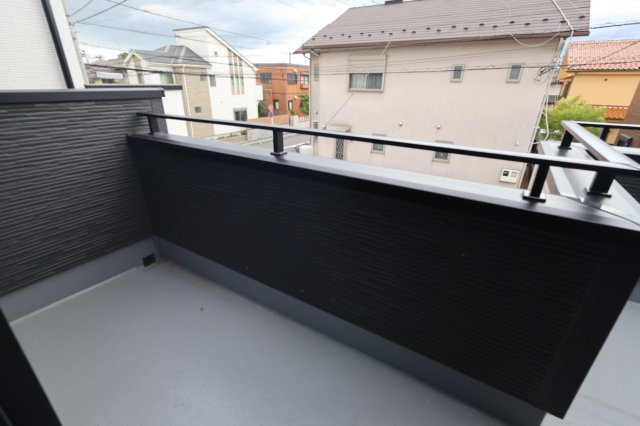 《仲介手数料無料》越谷市弥栄町４丁目1-137新築一戸建てグラファーレのバルコニー