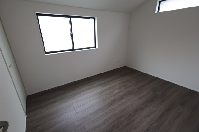 《仲介手数料無料》越谷市弥栄町４丁目1-137新築一戸建てグラファーレの洋室|2階 6帖