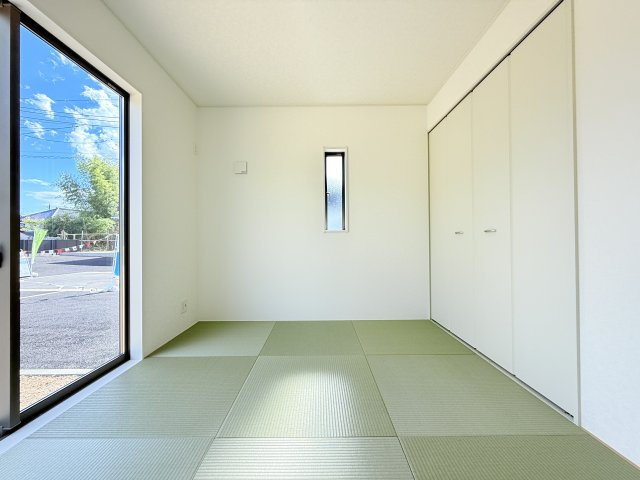 つくば市若森第1　新築戸建　2号棟の和室|家具や小物を合わせやすいシンプルデザイン♪
広さや日当たりなど、写真では伝えきれない部分を現地で確認してみませんか？