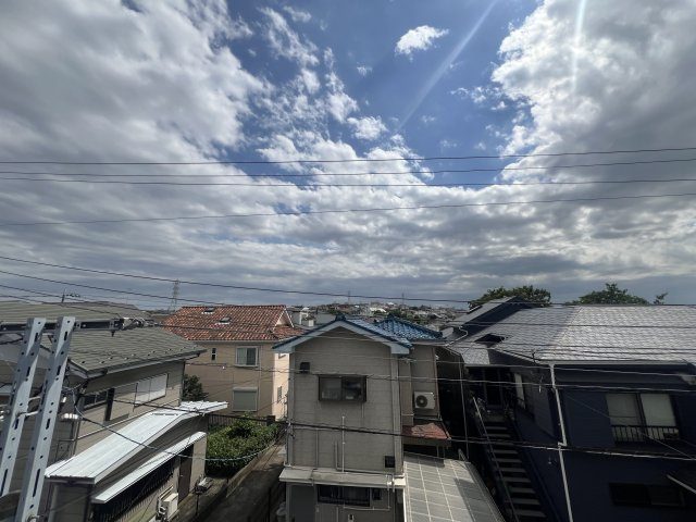 下町らしい温かみと静けさが共存する街。それが、東久保町。つまるところ、人間として住む上での最適解。な【西区東久保町新築戸建】の展望