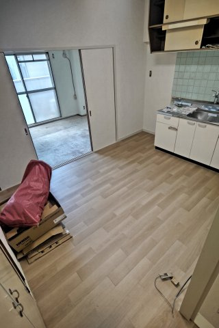 東和ロイヤルハイツの居間・リビング