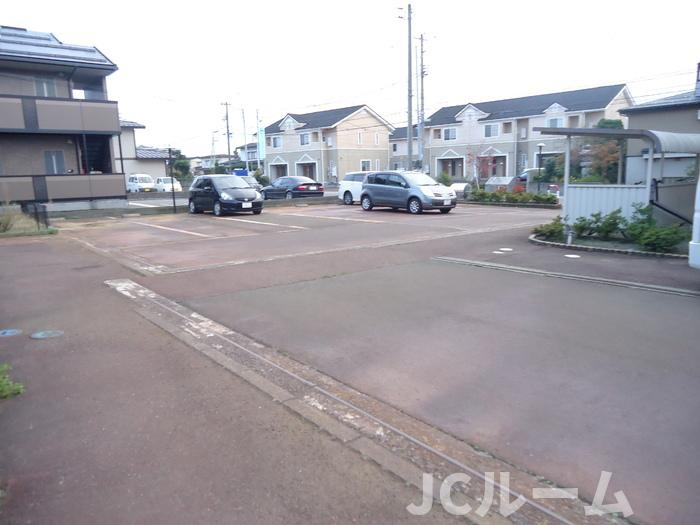 グランシャリオ Bの駐車場