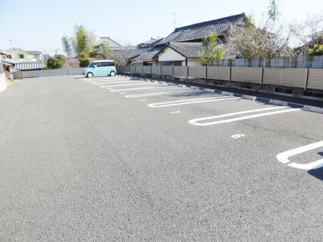 アジュールブルーの駐車場
