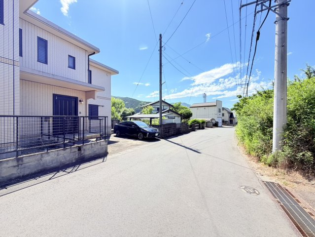 【駅チカ９分！】笠間市下郷中古物件の前面道路含む現地写真