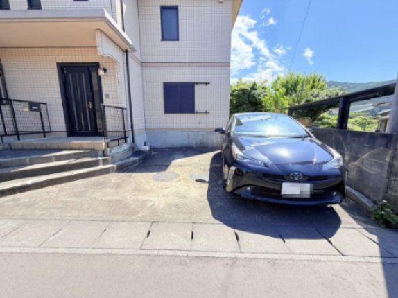 【駅チカ９分！】笠間市下郷中古物件の駐車場