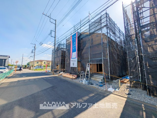 ~武蔵村山中原8棟分譲地~ Newly built houseの前面道路含む現地写真|【Living room】
◆時を忘れる場所◆ここにはみんなが集い、食事と楽しい会話が始まる。話に夢中になりすぎて、ついつい時を忘れ夜半過ぎになってしまう。そんな束の間の幸せを感じさせてくれる場所。