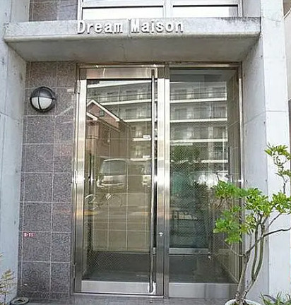 杉並区和田１丁目の賃貸マンションのエントランス