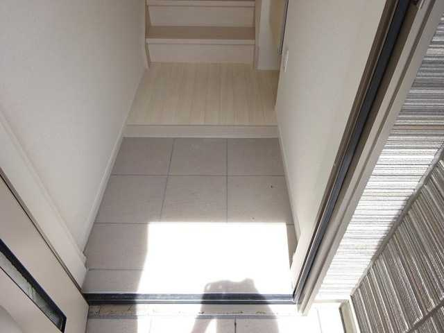 東久留米市学園町１丁目のアパートの玄関