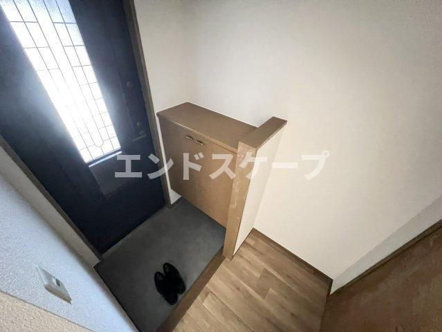プリムローズ三本木　A 101号室の玄関