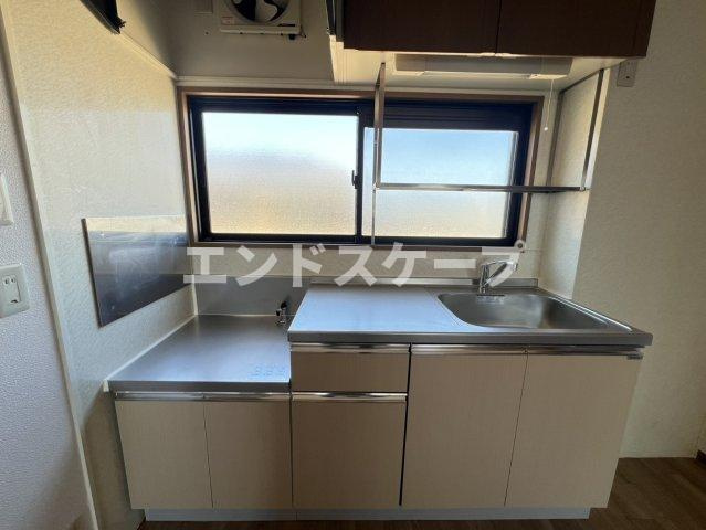 プリムローズ三本木　A 101号室のキッチン