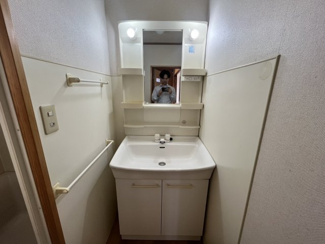京都市伏見区桃山長岡越中東町の一戸建ての独立洗面台