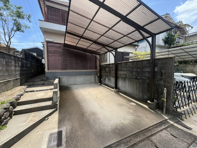 京都市伏見区桃山長岡越中東町の一戸建ての駐車場