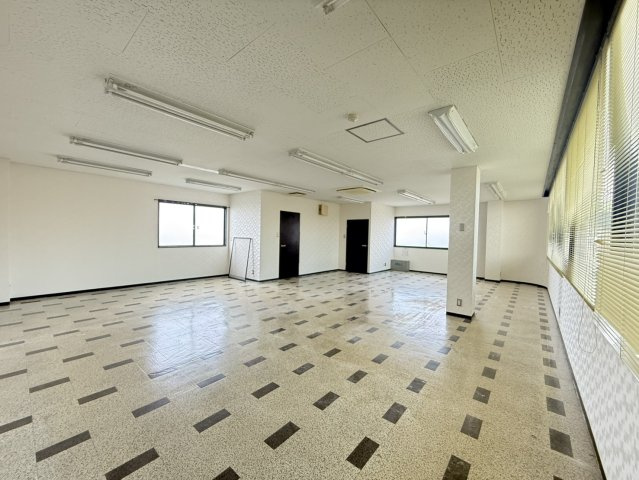 【内装】 | 天野が原　ホリビル　3B | 3Bの室内写真になります。
広さは約56.18㎡ございます。
