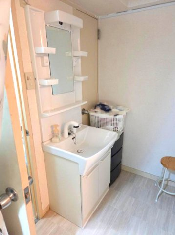 住吉台住宅1号棟の独立洗面台