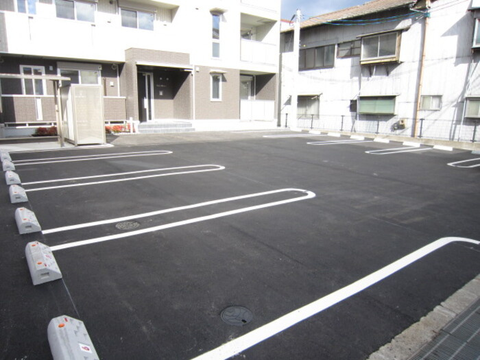アリエッタ光南町の駐車場