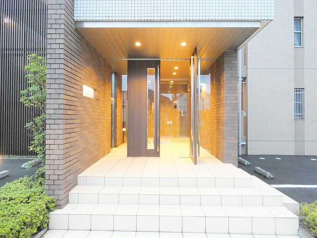 アミクール日野のエントランス