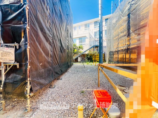~武蔵村山中原8棟分譲地~ Newly built houseの外観|【Voice】
◆声◆通学から帰宅しリビングルームでおしりを直付けする子供達。会話がはじまり今日も口にするのは「床暖って暖かくて気持ちいいね」と。何げない事だが私達にとっては幸せのシーン。