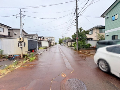【前面道路含む現地写真】 | 新潟県長岡市中瀬1丁目　二世帯住宅　