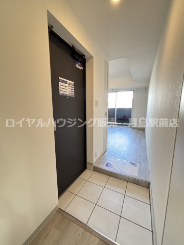 ☆玄関は洋室と洗面所をつなぐ位置にあります☆