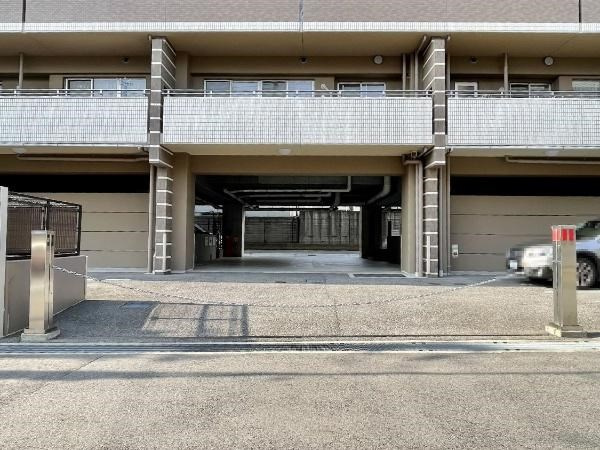 ローレルコート六甲記田町の駐車場
