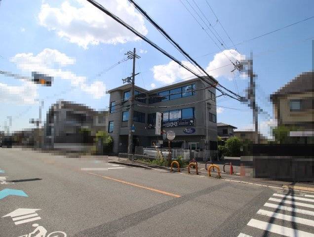 【外観】 | 天野が原　ホリビル　3C | 現地外観写真になります。
大通りに面しており、前道も広々ございます。