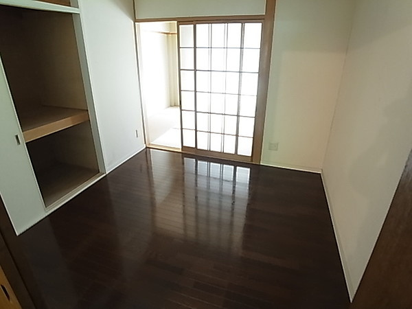 東峰レジデンスの洋室