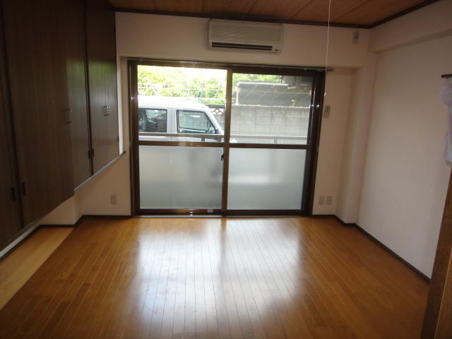 洋室にリフォーム済みです