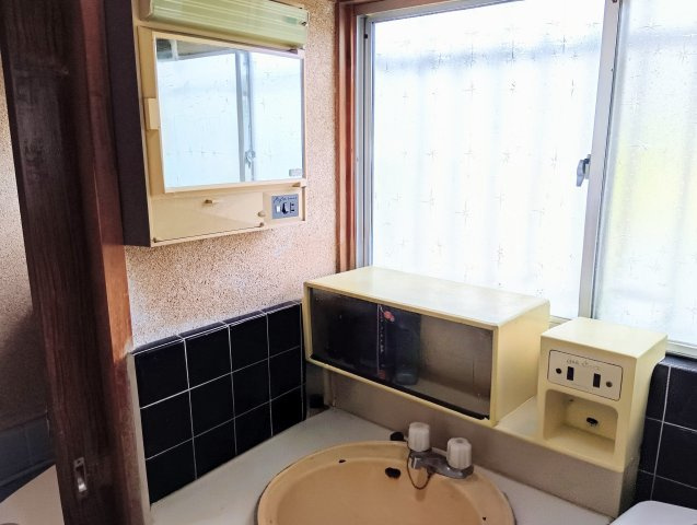 売中古戸建　静岡市葵区瀬名中央3丁目の洗面所|タイルが可愛らしいですね！