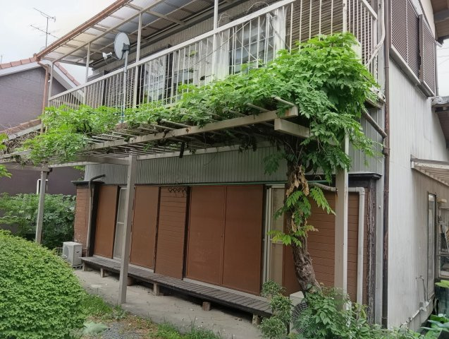 売中古戸建　静岡市葵区瀬名中央3丁目の庭|南側には窓がたくさんあり、家じゅうに光がたっぷり入ります！