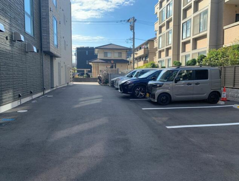 ザ・アークコート市川妙典の駐車場