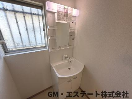 宮崎市大塚町宮田　中古住宅の独立洗面台