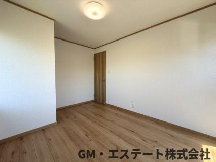 宮崎市大塚町宮田　中古住宅の洋室