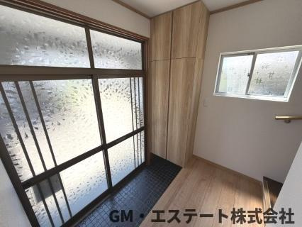 宮崎市大塚町宮田　中古住宅の玄関