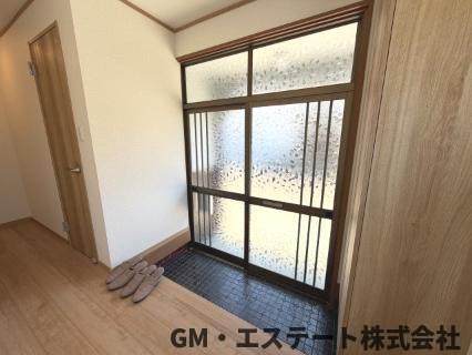 宮崎市大塚町宮田　中古住宅の玄関