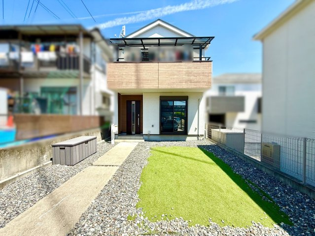 日進市浅田平子二丁目戸建の外観|日進市浅田平子二丁目戸建
土地面積166.58㎡(50.39坪)
建物面積105.3㎡(31.85坪)
駐車場4台分有