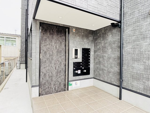 エレガンシア二日市西のエントランス|別号室タイプ