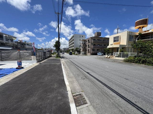 うるま市江洲（全10棟）F号棟の前面道路含む現地写真|※北東側公道15.9m♪