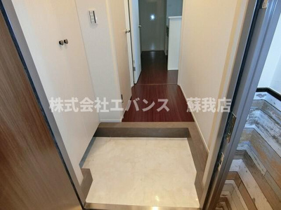【玄関】 | ディアマンテス新宿 | 明るい玄関です