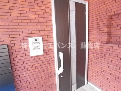 【エントランス】 | ディアマンテス新宿 | 清潔なエントランスです