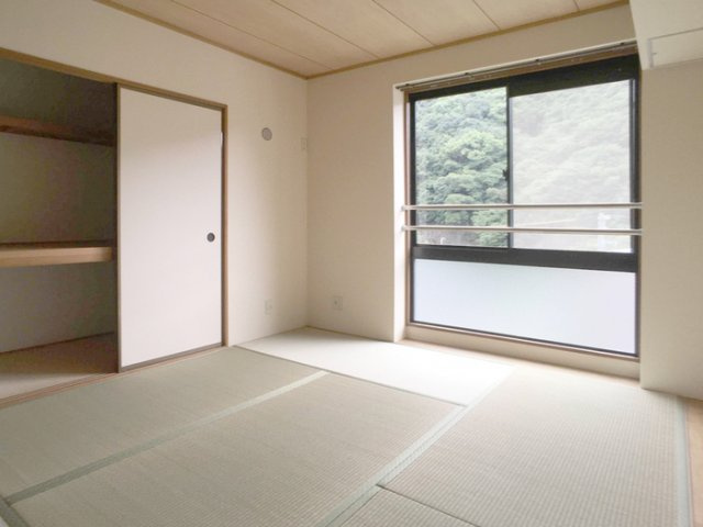 【寝室】イーストヒルズ平野