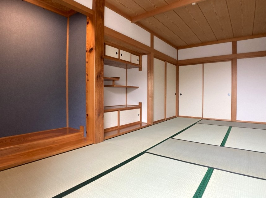 安曇野市明科中川手　中古戸建の和室|約9帖の和室。床の間もあり広々としています。
