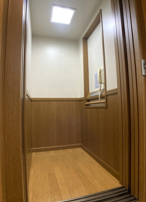 安曇野市明科中川手　中古戸建の設備|ホームエレベーター設備もあり、3階まで昇り降りもスムーズです。