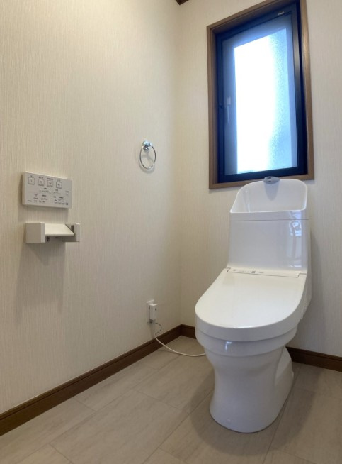 安曇野市明科中川手　中古戸建のトイレ|各階にトイレもございます。
