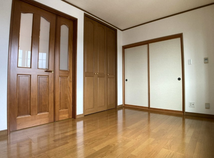 安曇野市明科中川手　中古戸建の洋室|3階6帖の洋室。全室6帖以上とゆとりのある広さです。
